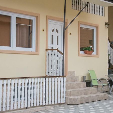 Eszter Vendeghaz Izvoru Crisului Exterior photo