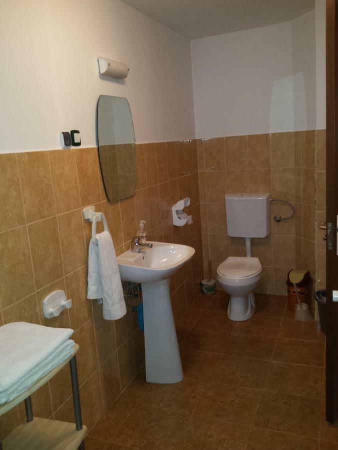 Eszter Vendeghaz Izvoru Crisului Exterior photo