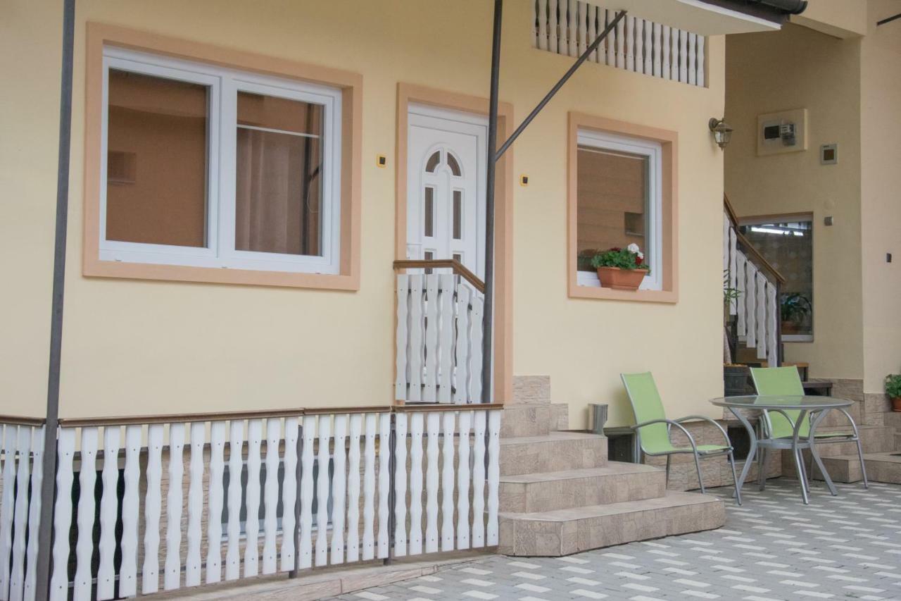 Eszter Vendeghaz Izvoru Crisului Exterior photo
